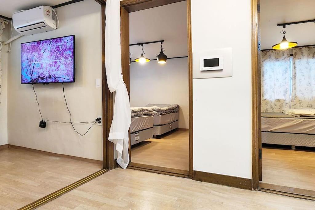 Hongdae Yeontral Park Exit7 K-7 * Seoul