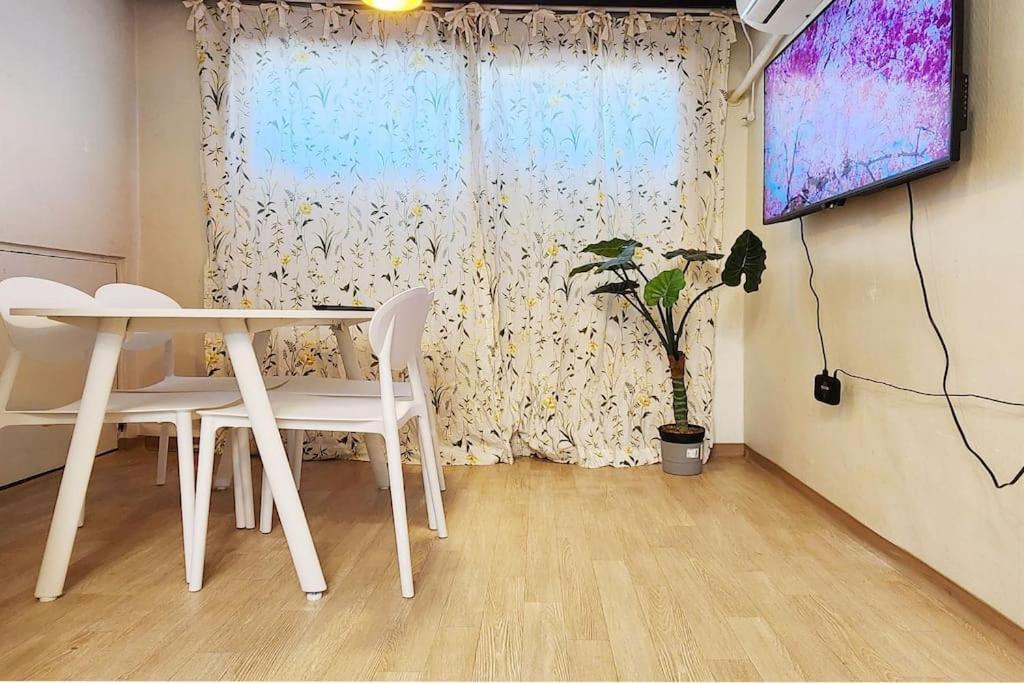 Hongdae Yeontral Park Exit7 K-7 Apartment Seoul
